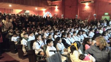 A favor de la Educación y en honor a nuestra bandera: la emotiva promesa de los alumnos coronó un acto de amor de directivos y docentes