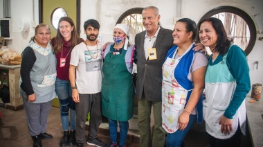Entrega de equipamiento de cocina y alimentos de calidad en escuelas del Partido de La Costa