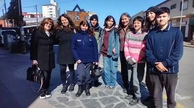 Estudiantes de la Escuela Secundaria 3 celebran el Día de la Radio junto a FM Azotea