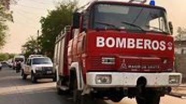 Las Toninas: Voraz incendio en una vivienda de madera con pérdidas totales