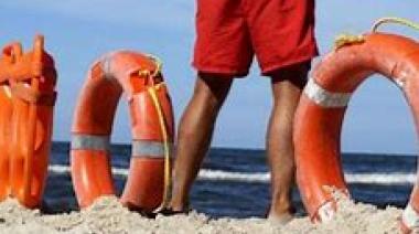 Guardavidas refuerzan la campaña “Nunca Solos” y brindan consejos clave para disfrutar del mar con seguridad
