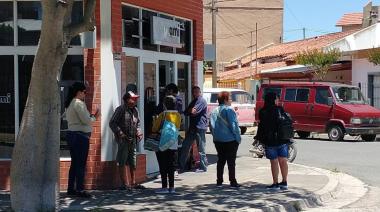 Largas filas y confusión en el PAMI de La Costa por los cambios en la cobertura de medicamentos