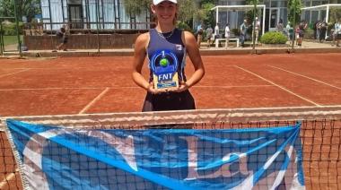 Milagros Laino, doble campeona en el Torneo Nacional de Tenis en Neuquén