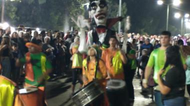 Avenida Talas del Tuyú vibró con el regreso de los tradicionales Corsos