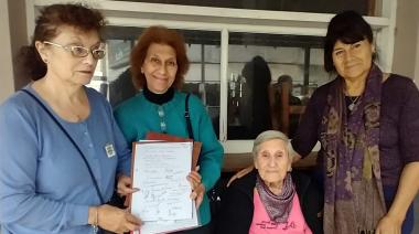 Restituyeron la placa en homenaje a don Carlos Orecchia en la ex confitería "Katti"