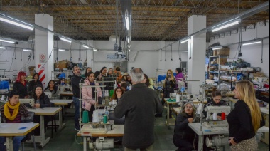 Tejiendo futuro: estudiantes de diseño textil comienzan sus prácticas en el Polo de La Costa