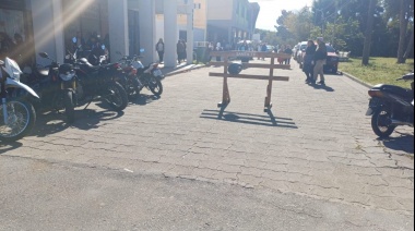 Inspectores de Tránsito concientizan en escuelas sobre seguridad vial y uso del casco