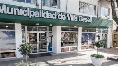 Villa Gesell: la Municipalidad pidió disculpas por una imagen del busto de Arturo Illia con casco de obra