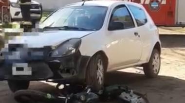 Accidente entre un auto y una moto en Mar del Tuyú: un herido trasladado al hospital