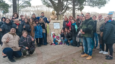 Emotivo homenaje a Eva Perón en Villa Clelia con fuerte impronta militante