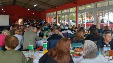 Un almuerzo solidario encendió el rumbo hacia “Mágico Diciembre” en San Clemente del Tuyú