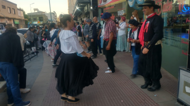 El Día de la Tradición volvió a latir en la calle 1: folklore, caminata y celebración de la identidad