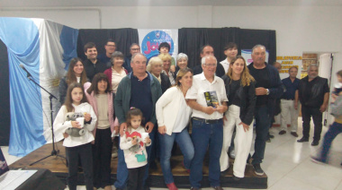La comunidad celebró la reapertura de la biblioteca y la presentación del libro sobre la historia del Club Social de Pesca, Náutica y Fomento