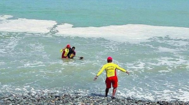 Un guardavidas rescató a una mujer arrastrada por la corriente en la playa de Santa Teresita