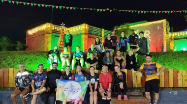 El día que se encendieron las luces del Árbol Navideño, San Clemente también corrió