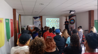 Fue un éxito el Taller de Rescate con tablas y RCP en Santa Teresita