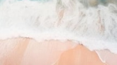 Remolinos de viento y arena sorprendieron a turistas en la playa de Valeria del Mar