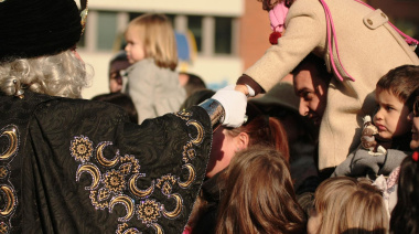 Acompañados por los Bomberos Voluntarios, los Reyes Magos recorrieron Santa Teresita