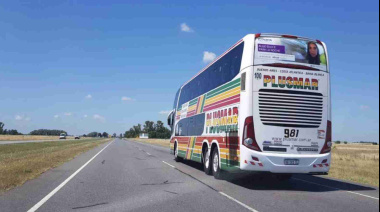 Solidaridad sobre el asfalto: persiguieron a un micro para devolver una valija perdida