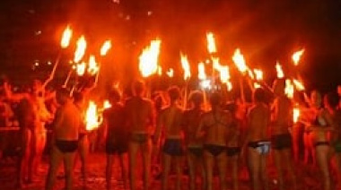 Este sábado se realizará la tradicional antorchada de los guardavidas en la playa