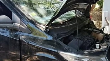 Un auto chocó contra una vivienda y provocó importantes daños materiales