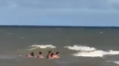 Guardavidas rescataron a una mujer arrastrada por una corriente en Las Toninas