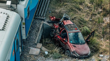 Un auto fue embestido por un tren en Camet: tres heridos