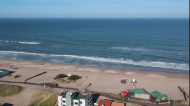 Guardavidas asistieron a una persona con una descompensación en el mar