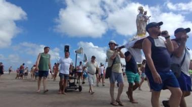 Peregrinación con la Virgen por las playas del Partido de La Costa