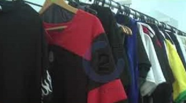 Delincuentes desvalijaron una tienda de indumentaria en pleno centro de Mar del Tuyú