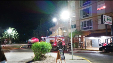Un incendio de pastizales puso en riesgo viviendas en Las Toninas