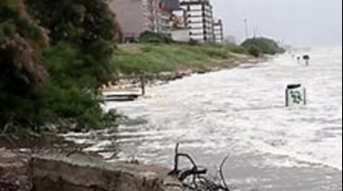 Fuerte crecida del mar superó los pronósticos y generó anegamientos en la Costa Atlántic