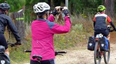 Invitan a un cicloturismo para descubrir las aves y el humedal de General Lavalle