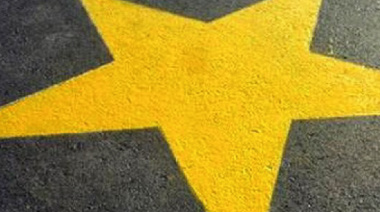 Colocaron una estrella amarilla en la Ruta 11 en homenaje al bombero Giuliano Campeglia