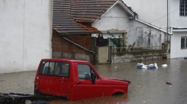 Intensa lluvia provocó calles inundadas y complicaciones para circular en Mar del Plata