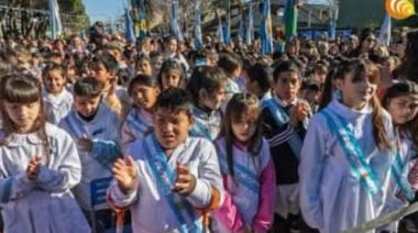 Banderas, abrazos y memoria en el Bicentenario