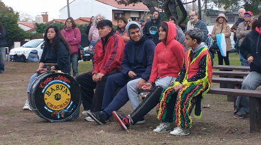 Jóvenes, murga y compromiso social en la marcha por la educación