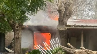 Voraz incendio afectó una vivienda y dejó dos personas hospitalizadas
