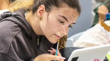 Avanzan las clases de la Diplomatura en Vestuario, Maquillaje y Peinado para la Escena