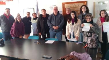 La Feria Artesanal de La Lucila del Mar volvió a convertirse en apoyo para la educación