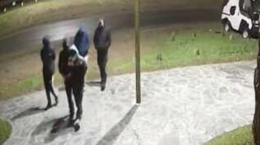 Vandalizaron comercios y robaron en dos cabañas durante la madrugada