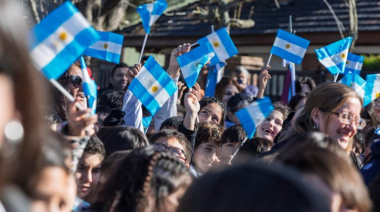Más de 200 alumnos prometieron lealtad a la Bandera en Lucila del Mar