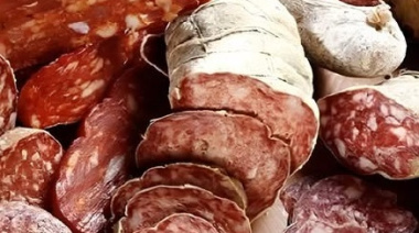 Piden no consumir embutidos sin rótulo tras confirmarse un brote de triquinosis