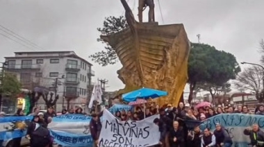 Bajo la lluvia, se manifestaron en Mar de Ajó en defensa de la Ley de Tierras