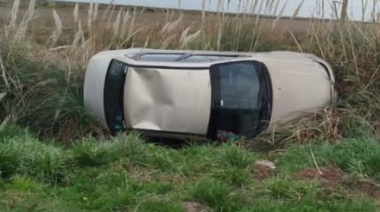 Vuelco en la Ruta 11 a la altura de Las Toninas: dos personas fueron asistidas en el lugar