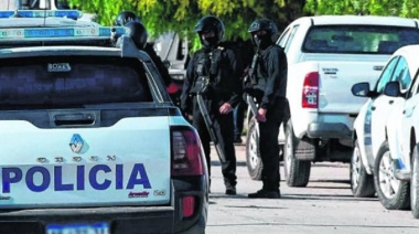 Tensión y disturbios en Mar del Plata: ataques a automovilistas, robos y un auto incendiado que explotó