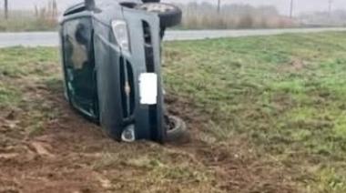 Volcó un auto en la Ruta 11 entre Santa Teresita y Las Toninas: el conductor salió ileso