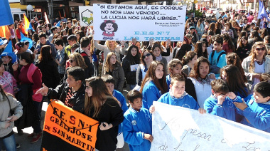 Mar de Lápices reunió a estudiantes, docentes y vecinos en Santa Teresita
