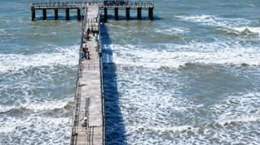 Buscan a dos kayakistas que ingresaron al mar en Santa Teresita y no regresaron