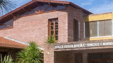 Estudiantes y exalumnos se movilizan en apoyo a “Pato” Otero, histórico preceptor de la Escuela N°4